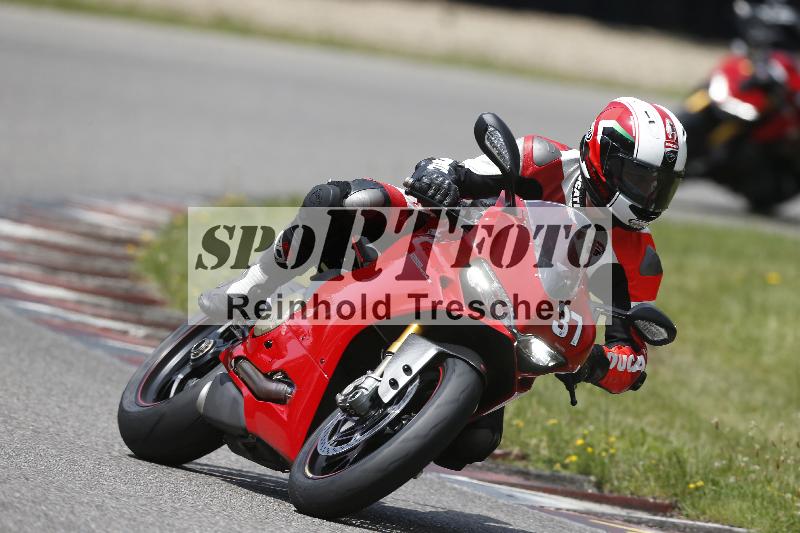 /27 12.06.2025 Ducati Schweiz Trackday Warmup  ADR/gruen-vert/37